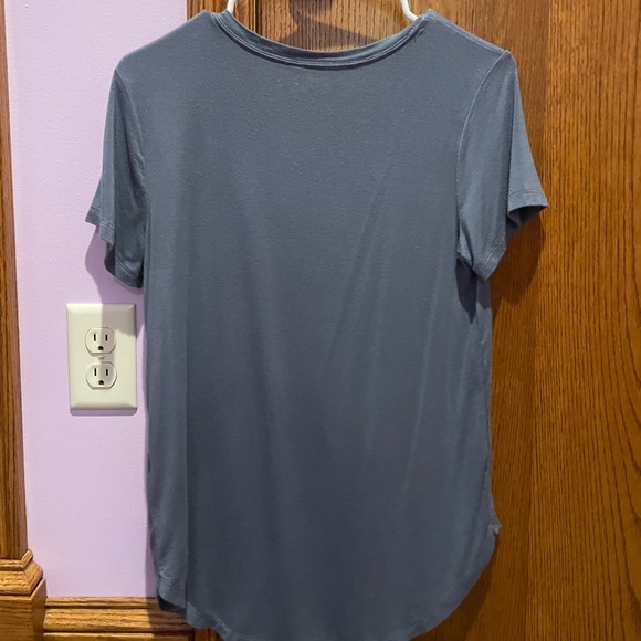 Abercrombie and Fitch drapey V neck tee. soft collection - Picture 2 of 3